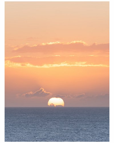 I photographed the rising sun. 

#omsystem #microfourthirds #sunrise #yorkshirecoast #flamboroughhead