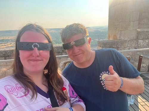 Dag 4 van onze Tour de Eclipse. En daar zijn we dan. Het is tijd voor de eclipse! De totale zonsverduistering hier in Spanje!...