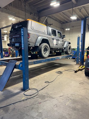 New shoes on Maximus today. @milestar.tires Patagonia MT02 in 37x12.5x17.  
Maximus is built with parts from these vendors:
 ...