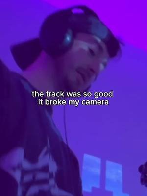 not my fault, the drop did it 🤷😭🔊 worth it honestly wed / fri / sun - link in bio 🔗 #dj #djset #housemusic #musicproducer #electronicmusic