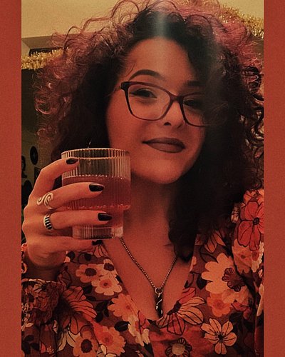 Cheers to October. 🍂 Best month of the year where the weather starts actin’ right, pumpkin spice runs through my veins, and t...