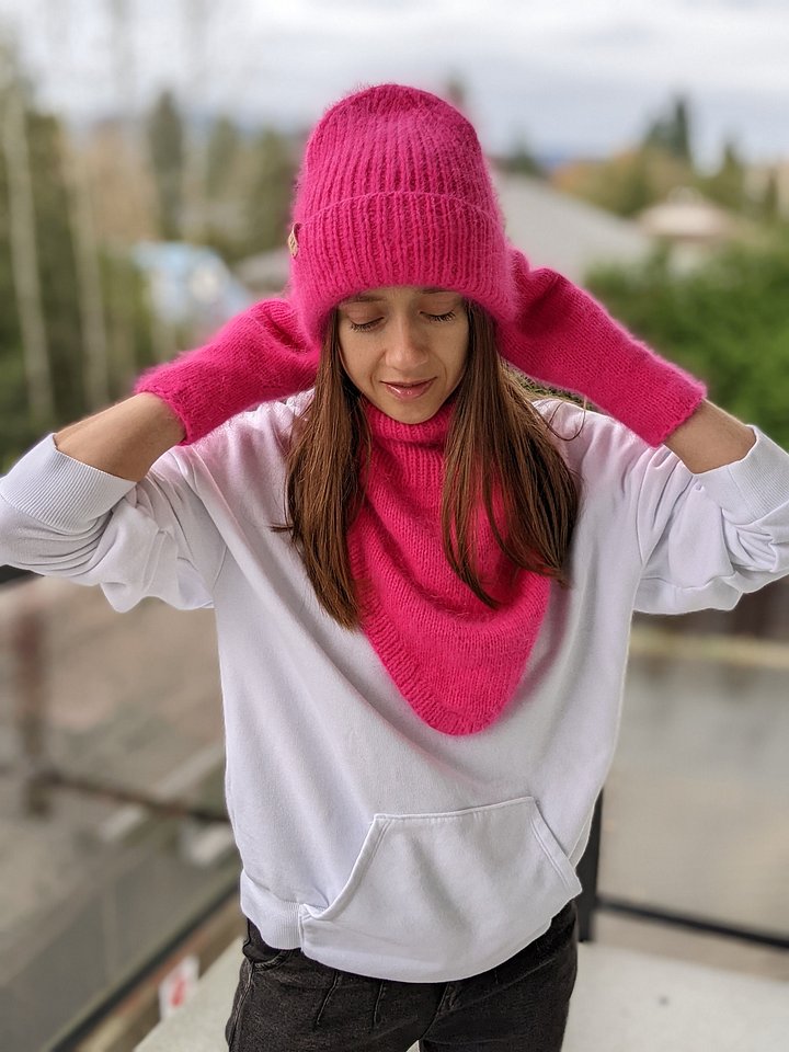 Pink Winter Bandana Cowl Knitting Pattern product image (2)