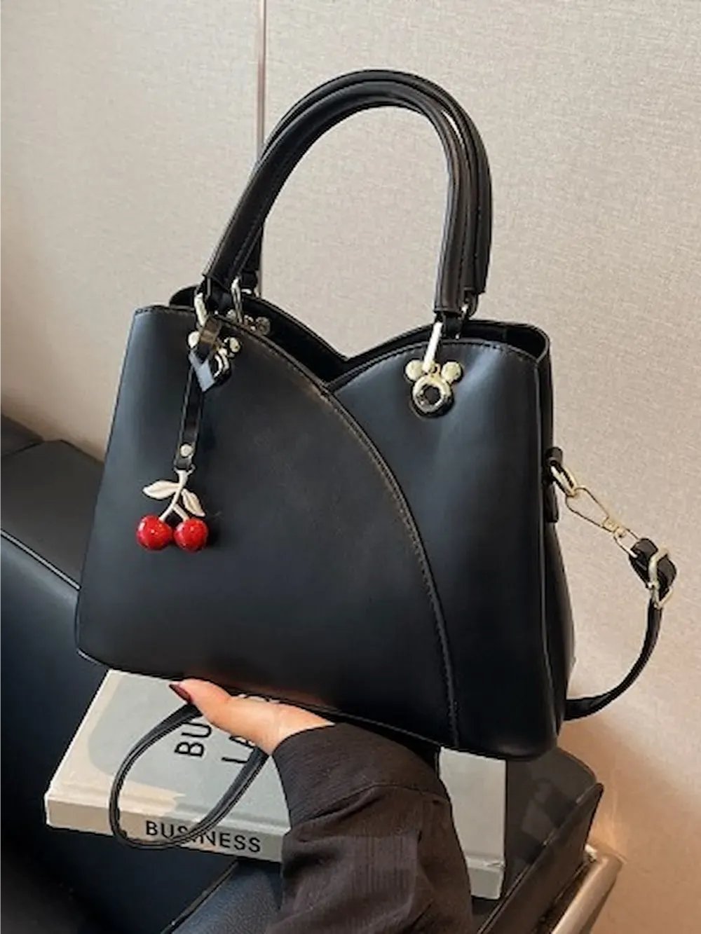 حقيبة يد نسائية أنيقة بتصميم الكرز الأحمر product image (8)