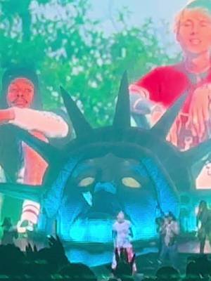i give you: june check in song LIVEEEE #lostamericana #mgk #wizkhalifa #lostamericanatour 