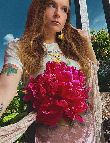 I love taking pictures of flowers, felt a creative spark to join 🌷🧍🏼‍♀️

#edited #flower #prettyflower #lovenature #comfymel