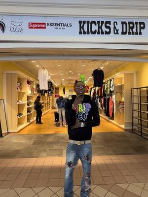 We’re officially in our first store pull up to university mall at kicks and drip in Vermont 🔥 #souljaboy #dripco #universitymall 