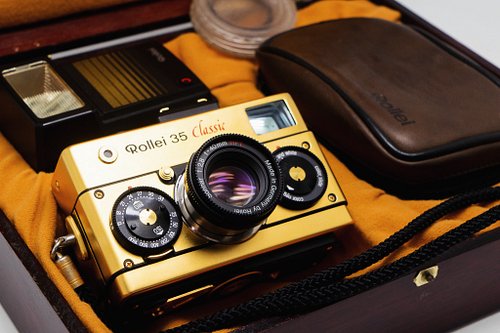 The Rollei 35 Classic Gold. Available on the website now.
#japancamerahunter #filmcamera #rollei35