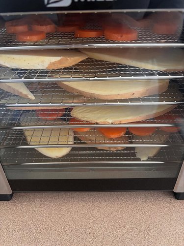 Sweet potatoes & carrots are in 🥰 see you in 12hrs. 🍠🥕