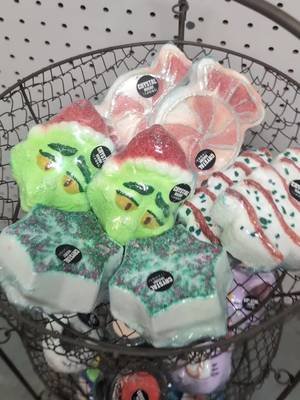 New, really cool bath bombs in my booth! they smell amazing and have crystals inside. #v1071 #SmallBusiness #bathbomb #thegrinch #thenightmarebeforechristmas 