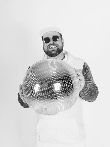 🪩DISCO DOM 🤝 STUDIO 215🪩

Ladies & gentlemen, with a heart full of joy & gratitude, I am pleased to announce that @studio215....