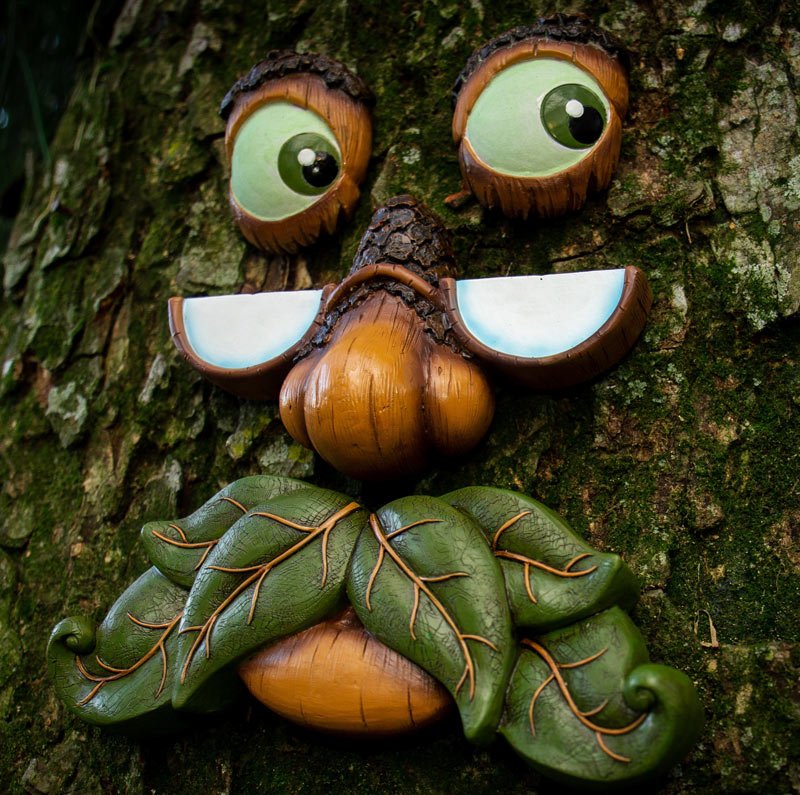 Tree Faces Decor - Glow in the Dark Outdoor Yard Art Garden Decoration - Unique Peeker for Outdoors and Indoors - Old Man Tree Hugger Art product image (6)
