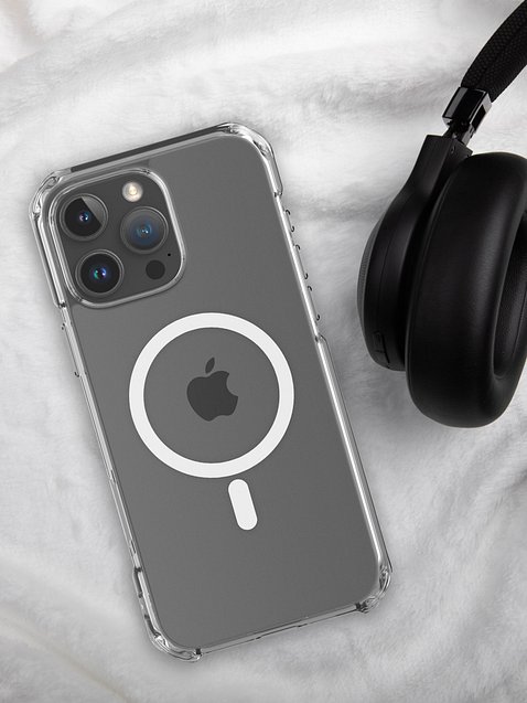 Photo showing MagSafe® Clear Case for iPhone®