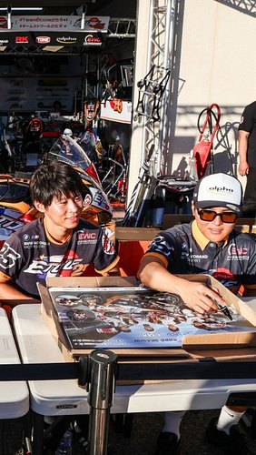 ピットウォークで私たちに会いに来てくださった皆さん、ありがとうございました！✨🏁

🇬🇧
Thank you to everyone who came to meet us at the Pit Walk! ✨🏁

🇫🇷
Merci à tous c...