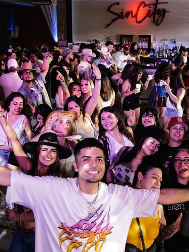 So originally I wasn't scheduled to DJ In Sin City, but with dedication and commitment i had to visit and introducing myself ...