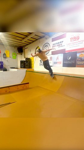 ⚡️HOLYBOLT team rider @kaelenfaux1 shredding at @hmiskatepark 👌

Available now at select shops.

Pick up HOLYBOLT DIVINE hard...