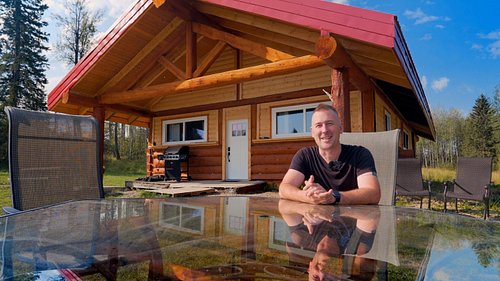 🏡✨ Meet the Yellowstone Cabin – The Most Gorgeous Cabin We’ve EVER Seen! 🌲
This brand-new log cabin at Bear Creek Cabins lite...