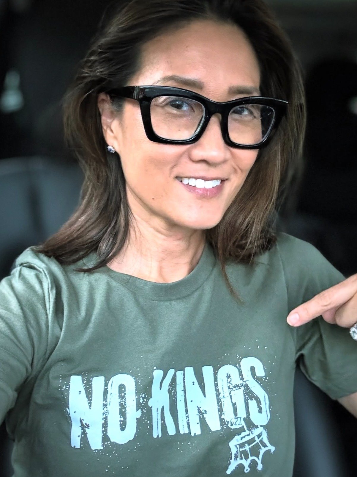 No Kings In Distress T-Shirt - Being Liberal product image (1)