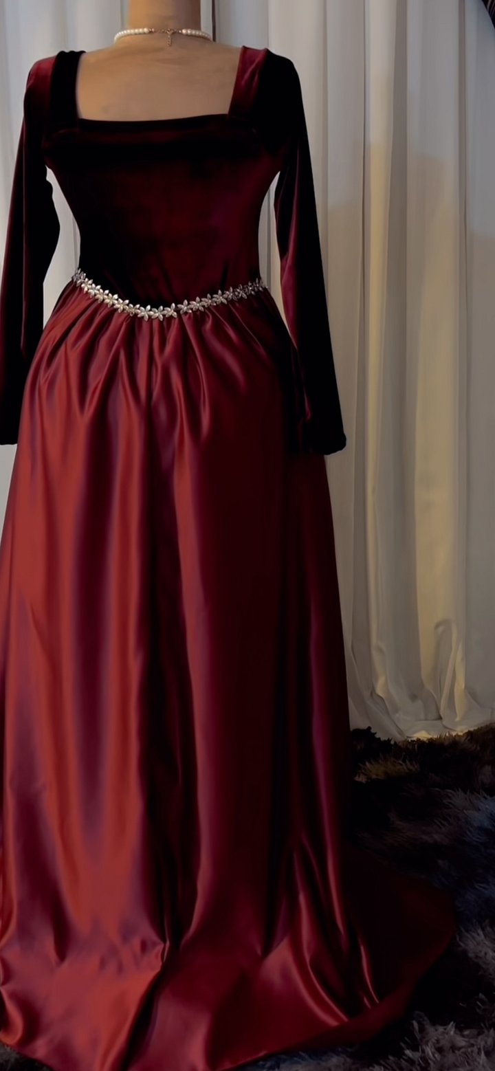 Luxury dress product image (2)