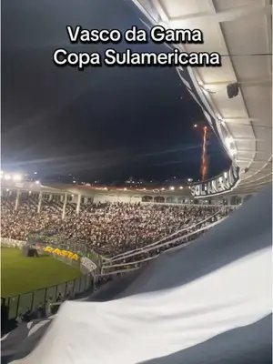 A volta das noites sul-americanas em São Januário! Intensidade, paixão e a torcida fazendo a diferença. A mágica da Copa Sul-Americana está de volta! #Vasco #VascoDaGama #ForçaJovem #SãoJanuário #CopaSulAmericana #TorcidaVascaína #GiganteDaColina #DiaDeVasco #FutebolSulAmericano #ClimaDeJogo #MatchdayBR #Matchday #FootballCulture #SouthAmericanFootball #FootballVibes #AwayDays #UltrasCulture #SoccerVibes #PassionForFootball #FootballLife #CopaSudamericana #StadiumAtmosphere 