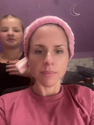 My daughter is freaking so amazing at makeup!!! NO FILTERS USED AT ALL!!  she is so good, I mean I taught her at 4 years old, bc she was my only daughter!❤️ please comment and let her know what you think!!! She is super talented❤️❤️❤️