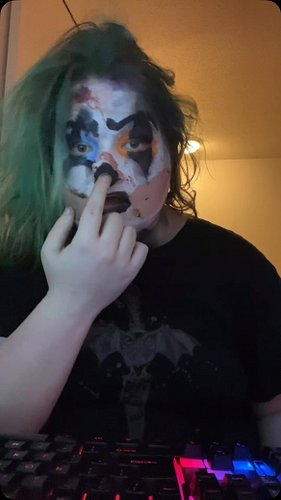 Follow me and take off makeup with me :>