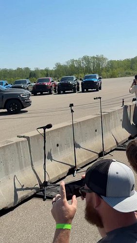 @ramtrucks knows how to make an entrance with the SRT Rumble Bee!
#mopar #ram #rumblebee #srt