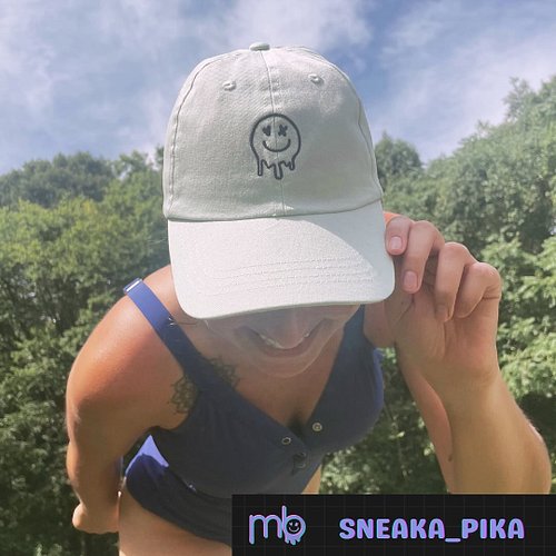 a throwback to warmer days when our amazing mod Sneaka_Pika showed off her MasterBean101 hat! 🌞 whether your want classic neu...