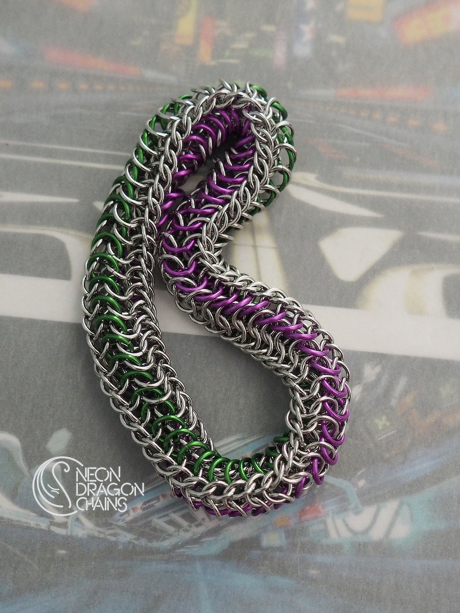 Mobius Fidget Toy / Green Purple Stripes product image (3)