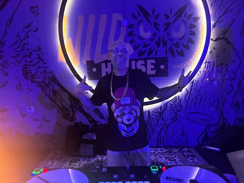 Ready to throw some tunes 2 night for Evelyns bday celebration!!! 🎊 🔊⬆️
@unseencreaturesbrewery