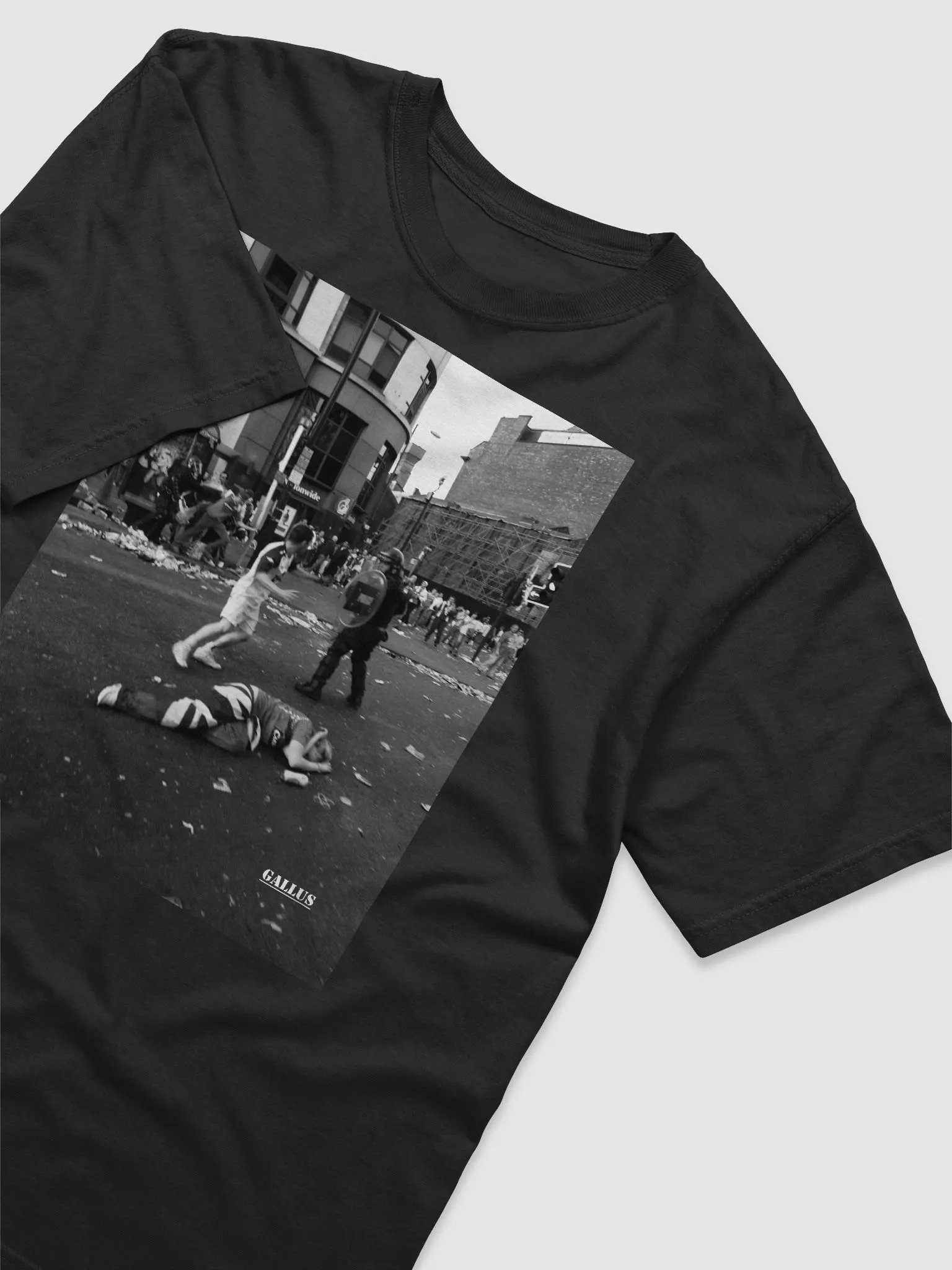 T-Shirts Riot Scene product image (3)
