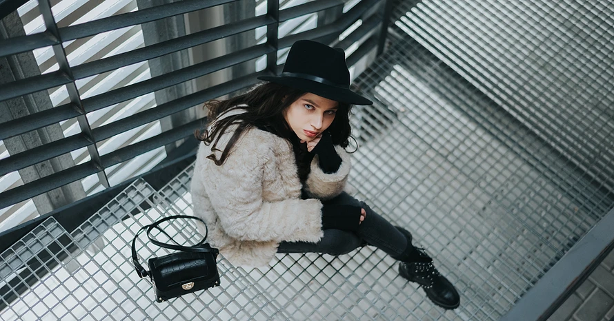 Discover Streetwear Fashion Trends: What’s Hot Right Now. Explore the latest styles, must-have pieces, and get inspired by today’s streetwear looks!