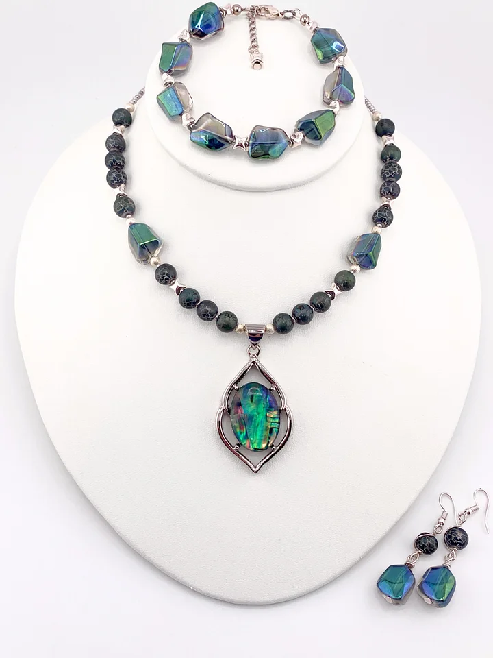 Abalone Shell Pendant Beaded Necklace, Bracelet, and Earrings Set product image (1)