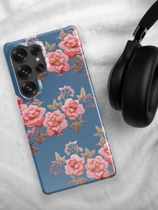 Blue Summer Garden Snap Case for Samsung® with Embroidery Effect - GESTICKTE ROSEN SCHUTZHÜLLE BLAU product image (2)
