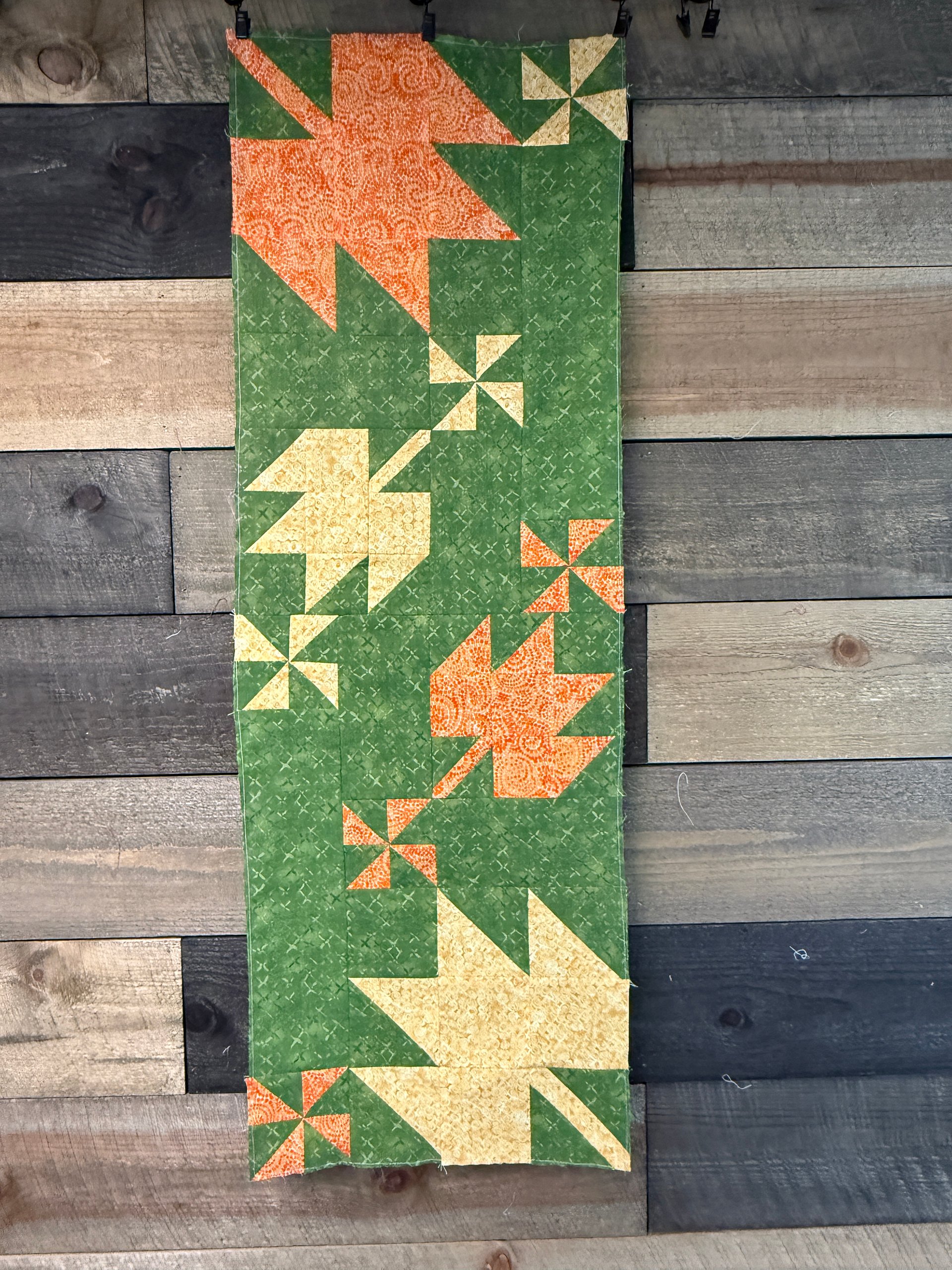 Spinning Leaves Table Runner product image (3)