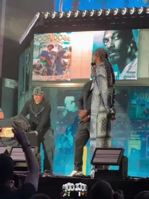The Streets Will Never Forget This 👑 Snoop Dogg Gets the Ultimate Honor in His Hometown! ​Snoop Dogg just received the 2026 Citizen Artist Award along with the Key to the City of Long Beach! 🗝️✨ ​Presenting the award were Oklahoma City Mayor David Holt (President of the U.S. Conference of Mayors) and other officials. This huge moment wasn't just about his legendary rap career or his status as a global pop culture icon—it was about his relentless philanthropy, community work, and his dedication to supporting at-risk youth and children's hospitals. When Uncle Snoop took the mic, things got emotional. He reflected on the early days of hip-hop when it was just an escape for him and his friends. He spoke on how they mastered their craft and successfully took the sound of the LBC worldwide, changing the culture forever. ​