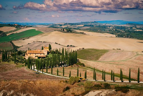 A photo I wish I could step back into.

I remember standing at the edge of that hill, overlooking the valley as the sun warme...