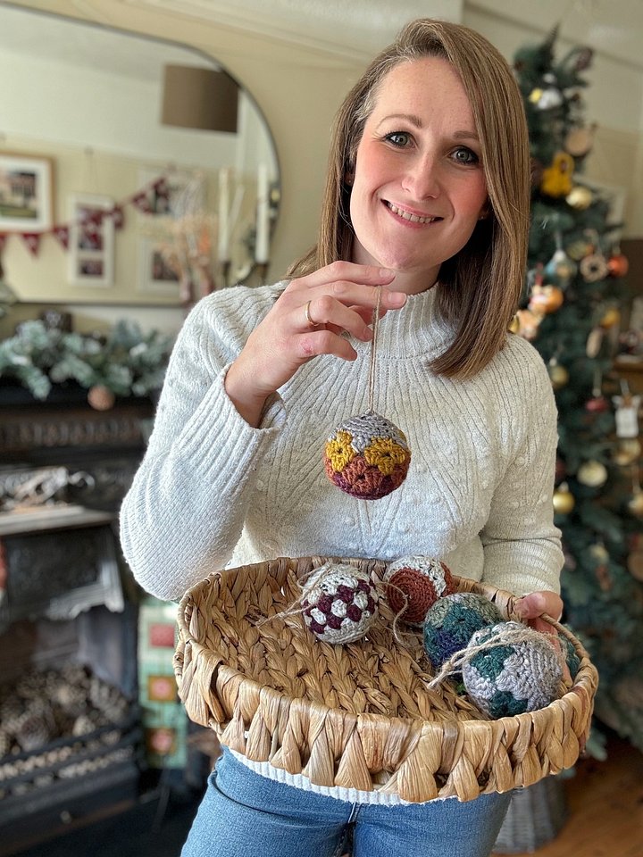 Easy Crochet Christmas Tree Bauble Pattern product image (1)