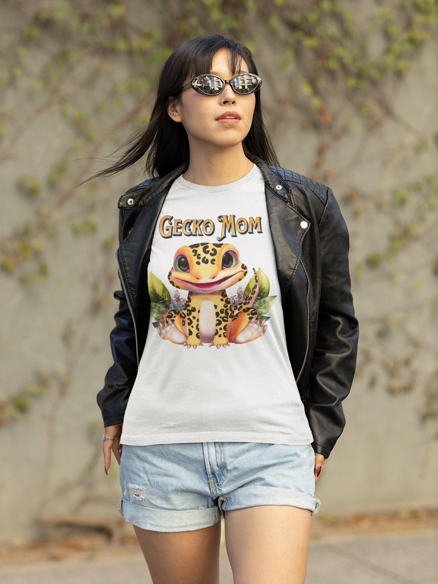 Gecko Mom Tee product image (1)
