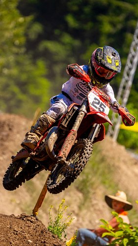 Epic battle between @zane.fife.mx25 and @oakley_ulmer38 ⚔️

Following a dominant performance in Saturday’s 85cc Junior class,...