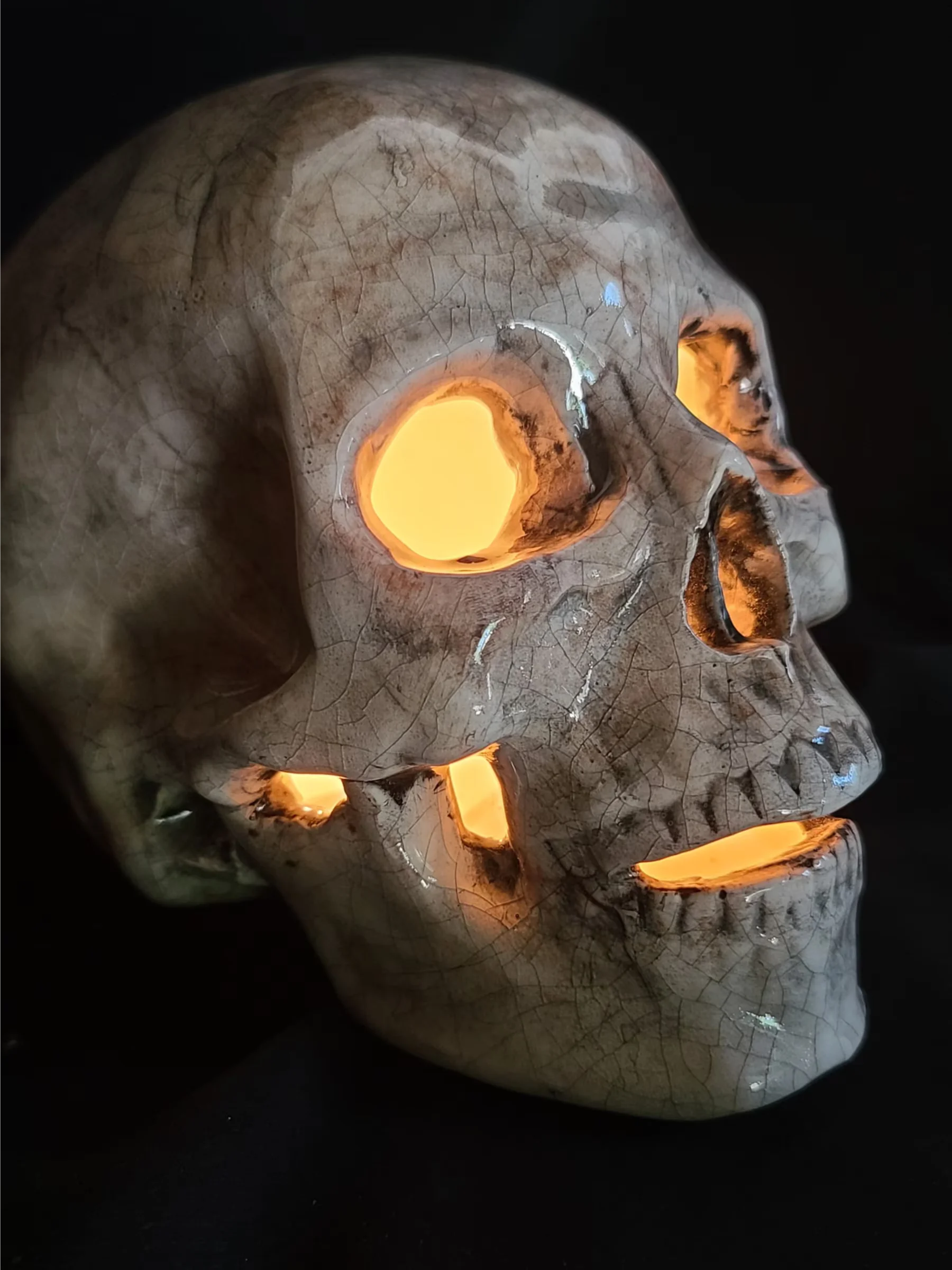 Creepy Skull Lamp product image (6)