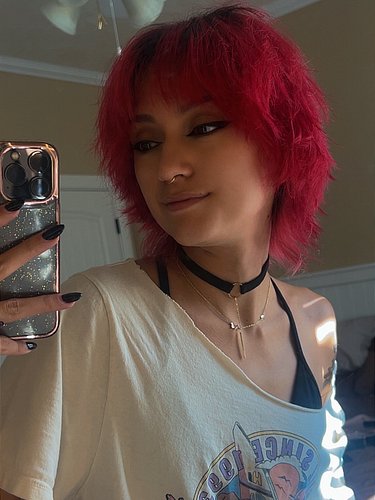 Oh hey there 💋
-
This choker broke and I’m actually so sad abt it