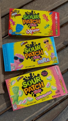 #sourpatchkids #tastetest #horses #horsetreats #sourcandy @sourpatchkids