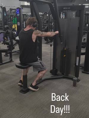 Rear delta fly 3x8-10 Row machine 3×8-10 Helps build your back and rear shoulders  #backday #shoulderworkout #workout #fitness2026 #gym2026 