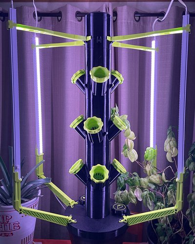 I finished 3D printing my hydroponic tower! Time to get some cilantro and chives going! 

Printed on @bambulab_official x1c
F...