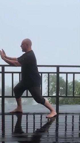 A candid video from personal practise of medium frame Yang Taiji in the mountains of Bali. 
.
#taiji #taichi #taijiquan #inte...