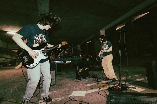 COME SEE US PLAY AT THE BANSHEE THIS THURSAY WEEEHEEE

📸- @kcm.usic