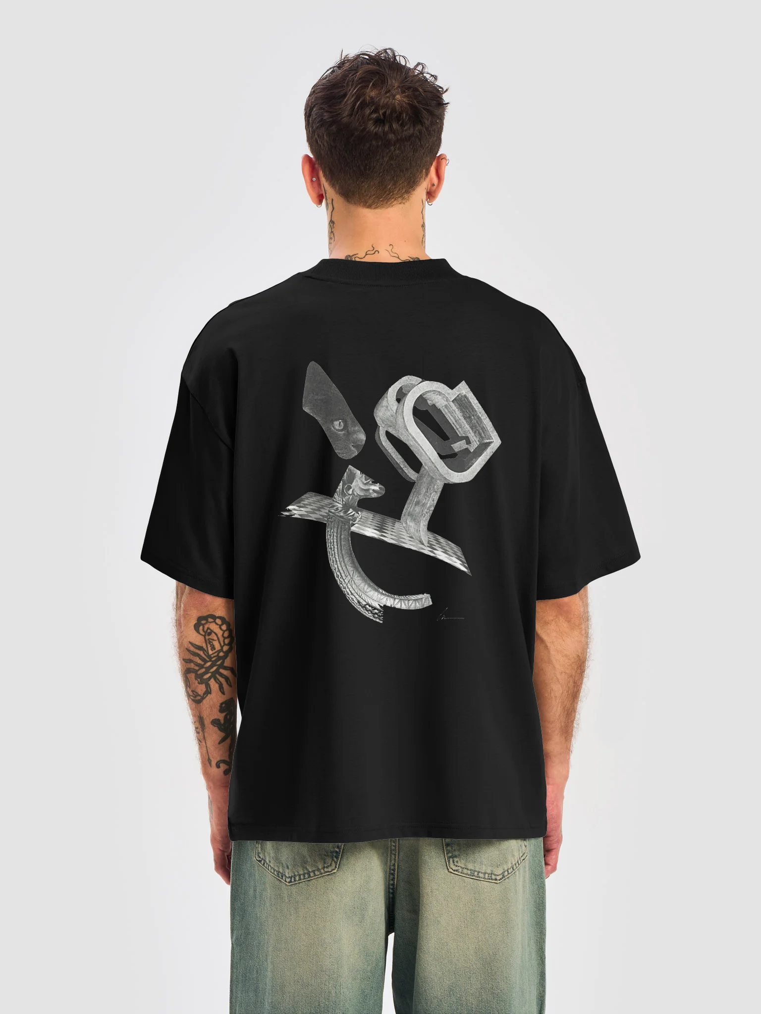 002 FRAGMENTATION UNISEX OVERSIZED T-SHIRT CT BK 26 product image (6)