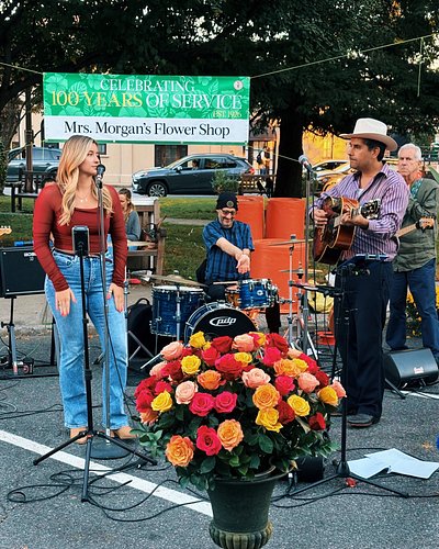 The roses knew before we did — every glance was already a verse
@reganribeiromusic 
Can someone ask Scott what's happening to...