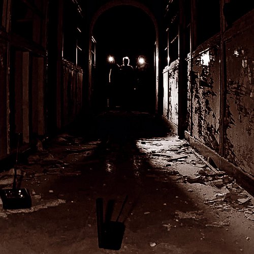 Une expérience paranormale unique. Rien n’était vrai… ou peut-être que tout l’était. En une seule soirée, tout peut basculer,...