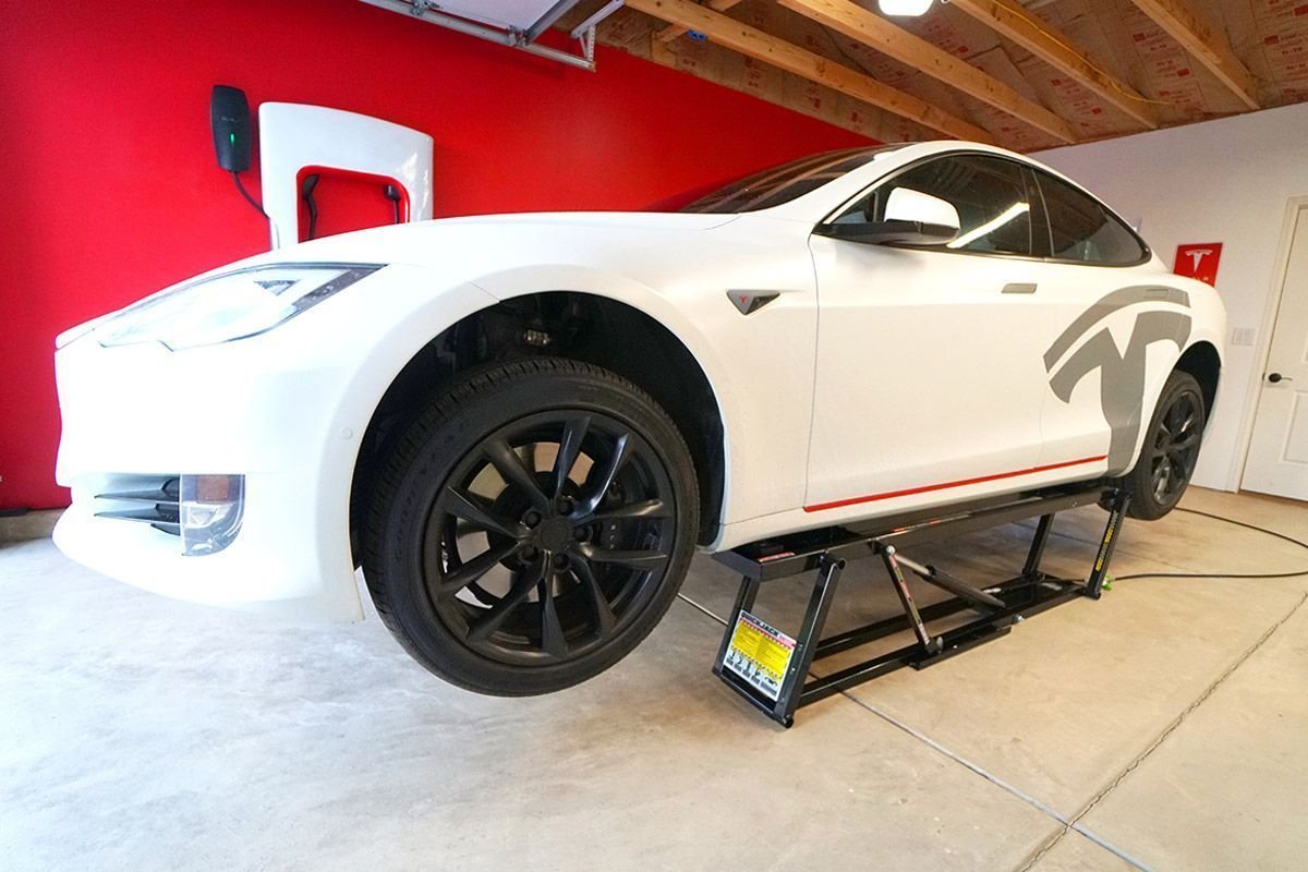 QuickJack 6000ELX Super-Long Portable Car Lift - 6,000-Lb Capacity product image (7)